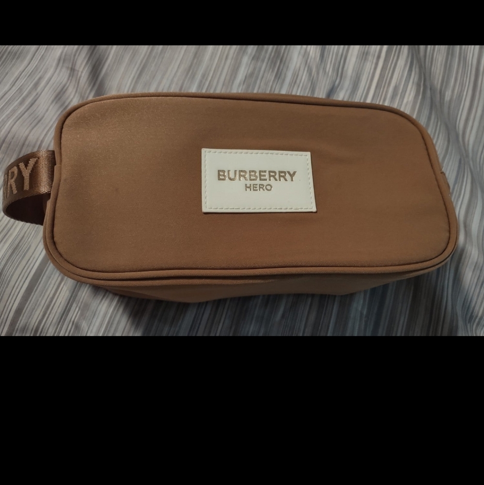 🆕Burberry Hero toiletry bag,